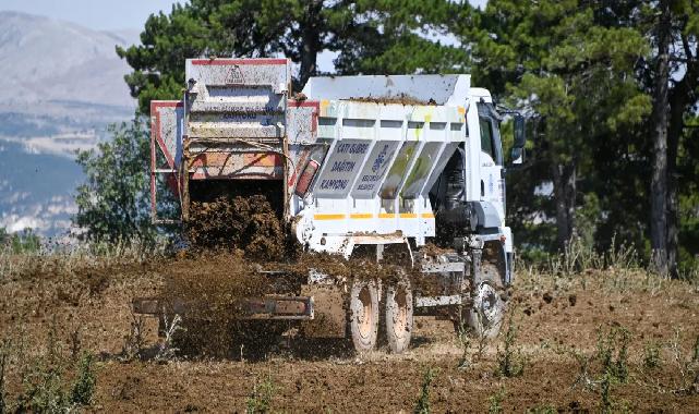 Konya Selçuklu'da kamyon üzeri gübre dağıtım aracı