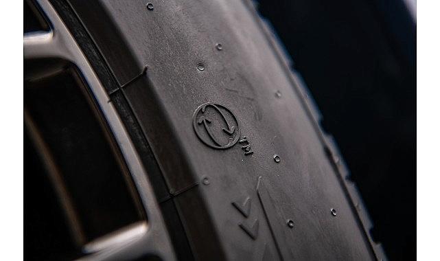 Pirelli, %70'ten Fazla Biyo-bazlı ve Geri Dönüştürülmüş Malzeme İçeren İlk Standart Üretim Lastiğini Tanıttı
