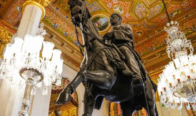 Sultan Abdülaziz’in atlı heykeli Beylerbeyi'nde ziyaretçilerini bekliyor