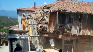 Bursa Osmangazi'de tehlikeli metruklara yıkım