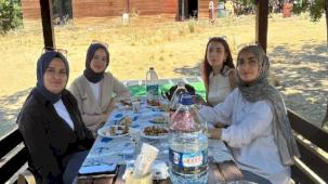 Bursalı genç inşaat mühendislerinin piknik keyfi