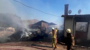 İzmir Bayındır’da ot yangını yerleşimi tehdit etti... 100 kişi tahliye edildi