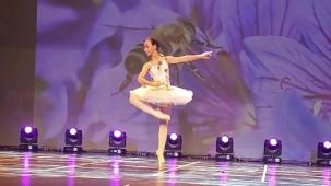 Muğlalı gençlerden büyüleyen bale performansı