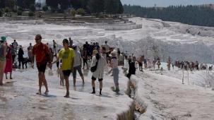 Pamukkale'nin beyaz cennetinde satranç molası