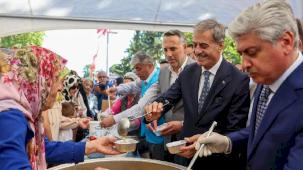 Sakarya'da bir günde 15 bin kişiye aşure ikramı