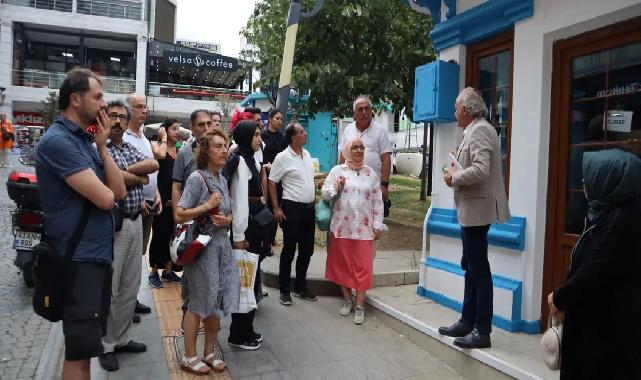 İzmit'te şair ve yazar dernekleri Edebiyat Sokağı'nda dinledi
