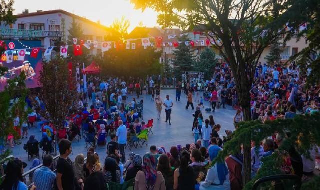 Kibar Feyzo Keçiören’de kahkaha dolu bir gece yaşattı