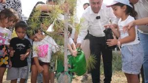 Adana'da gelecek için fidanlar dikildi