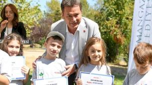 Bursa Osmangazi’de 8 bin 24 çocuk yüzme keyfi yaşadı