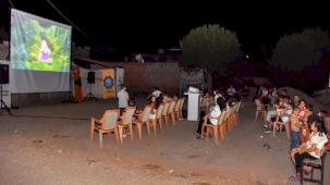 Diyarbakır'da Açık Hava Film Gösterimleri çocuklardan ilgi görüyor