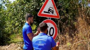 Kocaeli kırsalında ulaşım levhaları yenileniyor