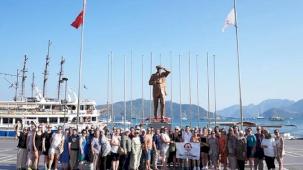 Yüzme öğrenen kadınlar Marmaris’te denizle buluştu