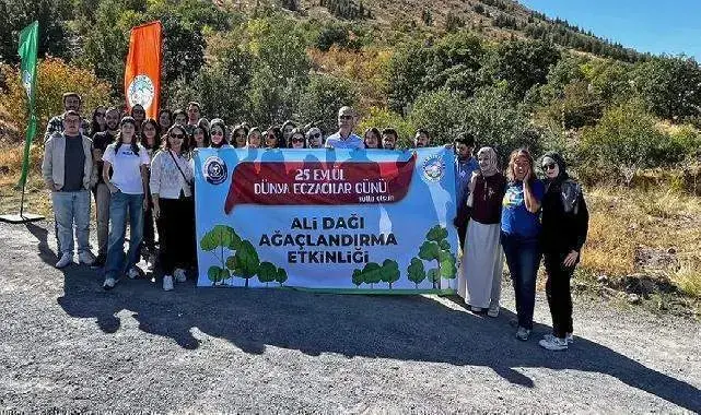 Dünya Eczacılar Günü'nde Ali Dağı'na fidan ektiler