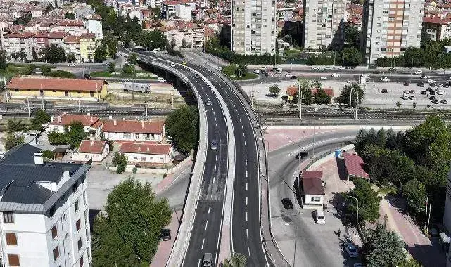 Konya'da Ahmet Öksüz Üst Geçidi’niN asfaltı yenilendi