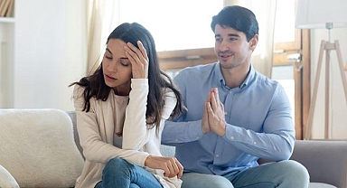 Sürekli özür dilemek özgüveni tüketiyor!