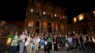 Engelsiz bireylere Efes'te gece yolculuğu