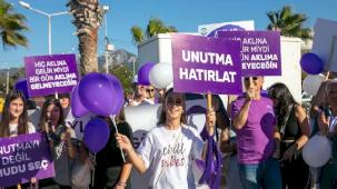 İzmir Güzelbahçe’de Dünya Alzheimer Günü yürüyüşü