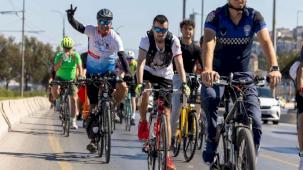 İzmir'de sağlıklı yaşama ve temiz çevreye pedalladılar