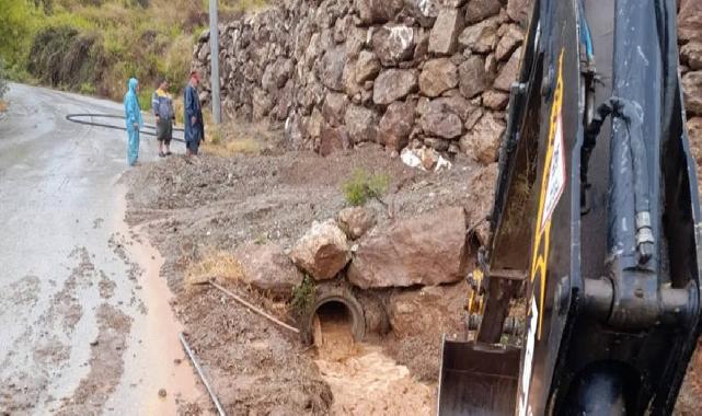 Antalya Büyükşehir yağışta da görevde