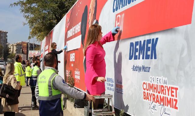 Bursa Büyükşehir'in 'Cumhuriyet demek' sokaklara taşındı