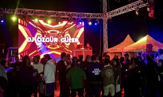 Gençler İzmir Foça kampında gönüllerince eğlendi