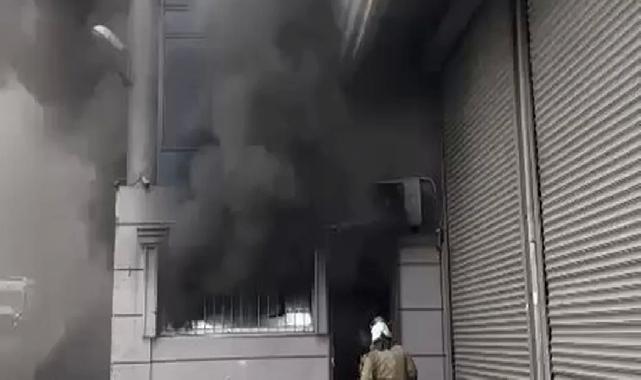 İstanbul Eyüpsultan’da iş hanında depo yangını!