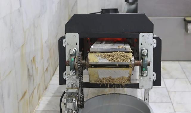Muğla'da can dostlar için 42 ton mama üretildi