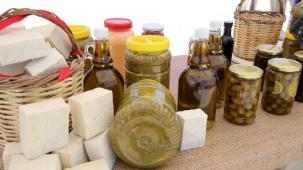 Efes Tarlası’nda doğal ürünlerle yeni bir pazar başlıyor