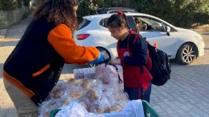 İzmir'de Süt-Simit projesi devam ediyor