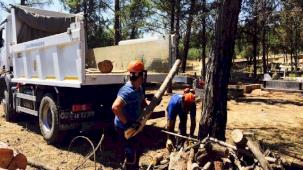 Muğla'da aileleri de ısıtan mezarlıklara bakım