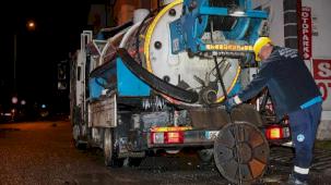 Sakarya SASKİ sabaha kadar sahadaydı