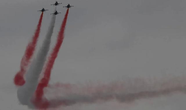 Türk Yıldızları'ndan Mudanya'da nefes kesen prova