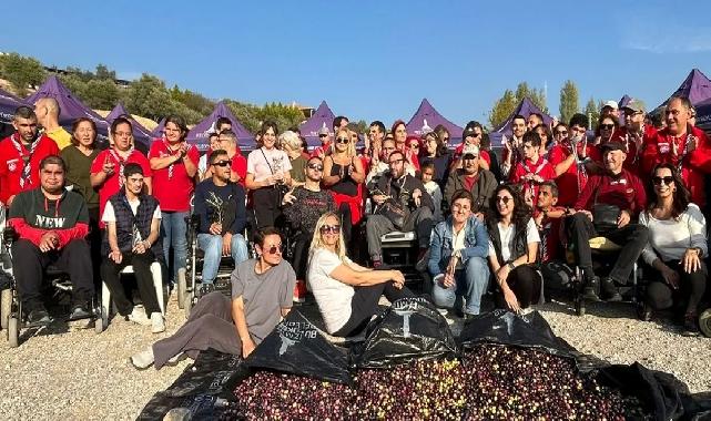 Engelli yurttaşlar zeytin hasadında buluştu