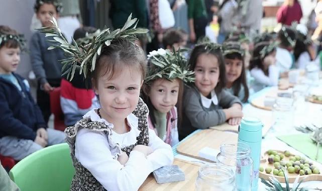 İzmir Aliağa'da minik eller zeytinle buluştu