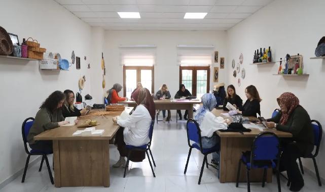 Nevşehir Belediyesi kursiyerlerine kitap okuma etkinlği