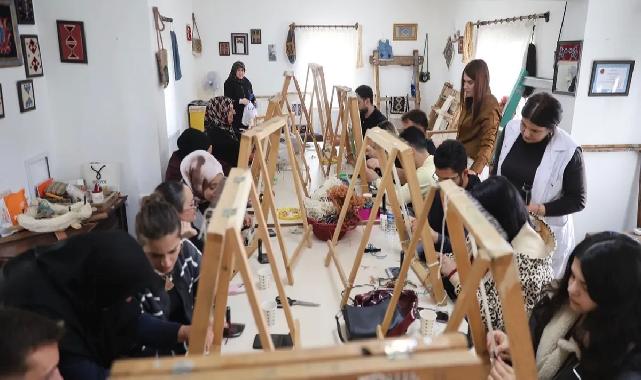 Nevşehirli üniversiteliler dokuma atölyesine katıldı