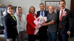 Artvin Valisi Ergün’den emekli öğretmene anlamlı ziyaret