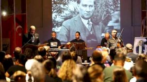 Atatürk, Efes Selçuk’ta şarkılar ve şiirlerle anıldı