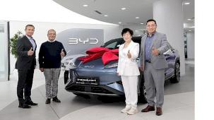 BYD Başkan Yardımcısı Stella Li, Türkiye'de İlk SEALION 7 Teslimatını Gerçekleştirdi