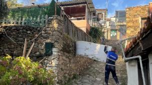 Efes Selçuk’ta görüntü kirliliği yaratan tabelalar kaldırılıyor