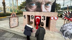 İstanbul Bakırköy 10 Kasım'da Ata'sını andı