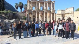 İzmir Büyükşehir’den Efes'te tarih ve müzik molası