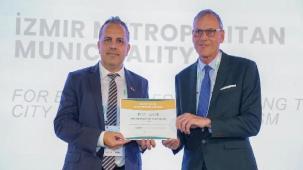 İzmir Büyükşehir'e 'öncü kuruluş' ödülü