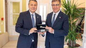 İzmir'de Kazakistan heyeti Ay Yıldızlı Konak'ta ağırlandı