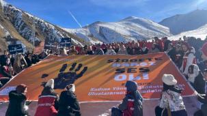 Palandöken’de 'Şiddete Karşı Tek Yürek'... Kadınlar ön saflarda yürüdü