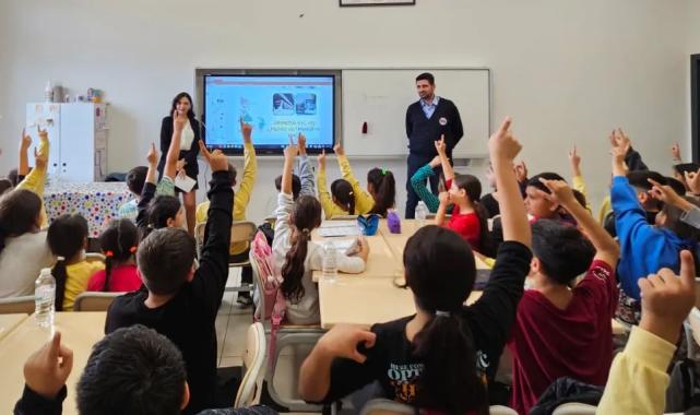İzmir Metrosu’ndan öğrencilere metro ve tramvay eğitimi