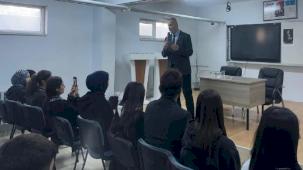 Cizre’de 'Başarıda Arkadaş Seçimi' konferansı