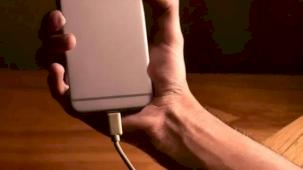 Telefonundan ayrı kalma korkusu ruh sağlığını etkiliyor!