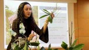 Antalya'da vatandaşlara orkide bakımı eğitimi