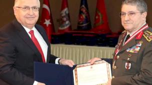 Bakan Güler'den TSK'ya övgü, teröre net uyarı